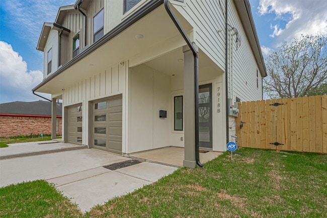 Building Photo - 7918 Parnell St