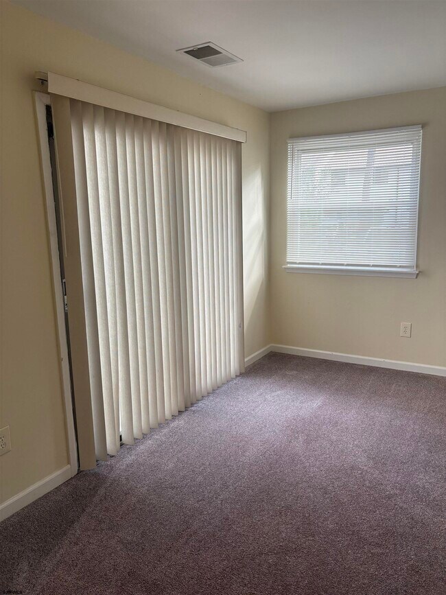 Foto del edificio - 2705 Goldenrod Ct