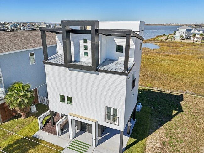Building Photo - 830 Tiki Dr