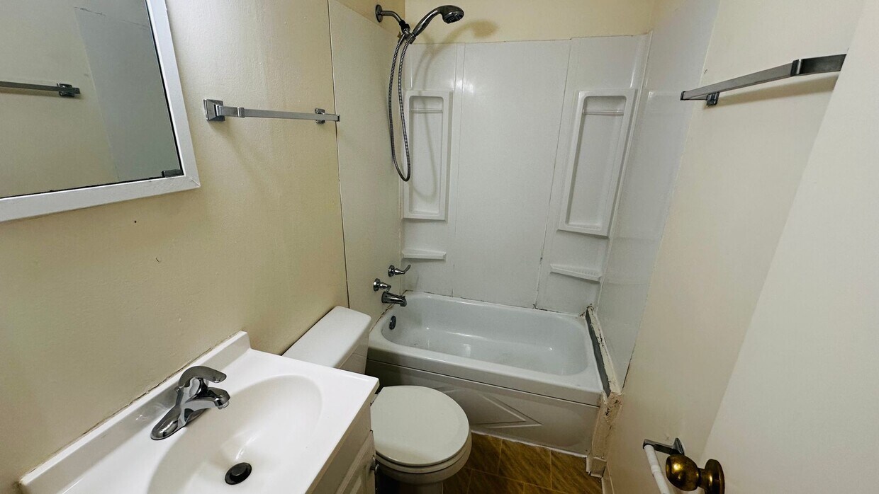 Foto del edificio - Key Investments-1305 N. State St.