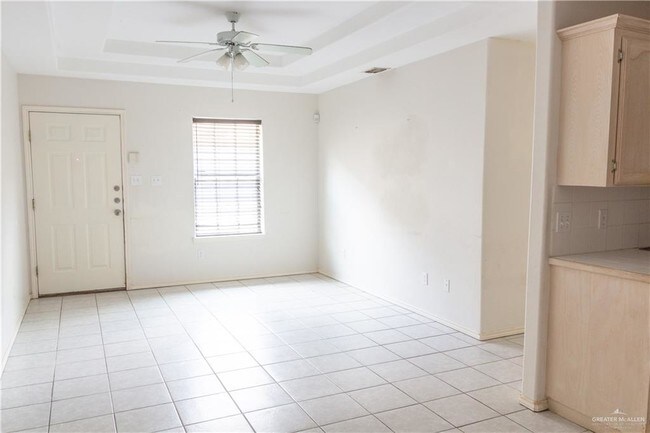 Building Photo - 610 S Logan Dr