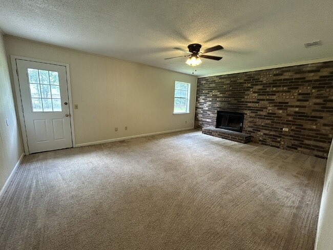Building Photo - Home For Rent
