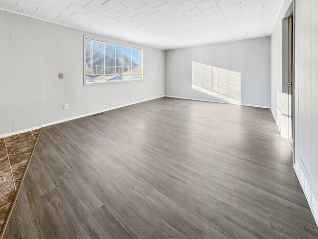 Building Photo - 22609-22609 9 Ave