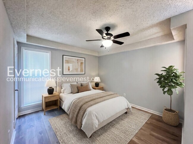 Foto del edificio - 6420 Forestgate Rd
