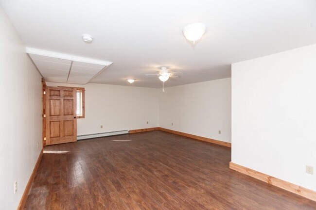 Building Photo - 660 Hudson Rd