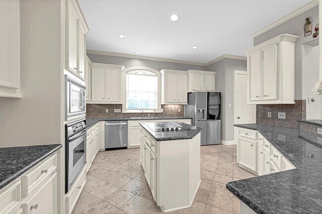 Foto del edificio - 5831 Fairdale Ln