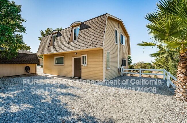 Foto del edificio - 227 1/2 La Cresta Heights Rd