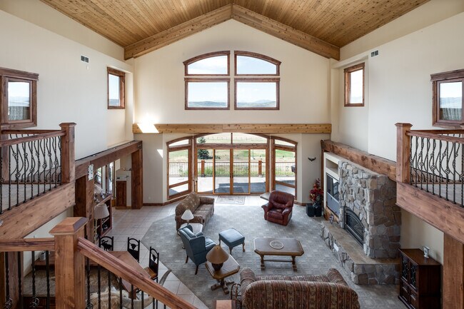 Building Photo - 595 S Foothill Dr