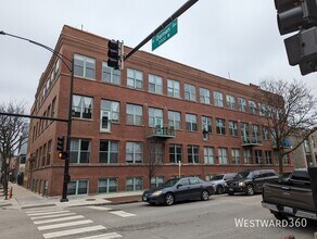 Building Photo - 1701 N Damen Ave