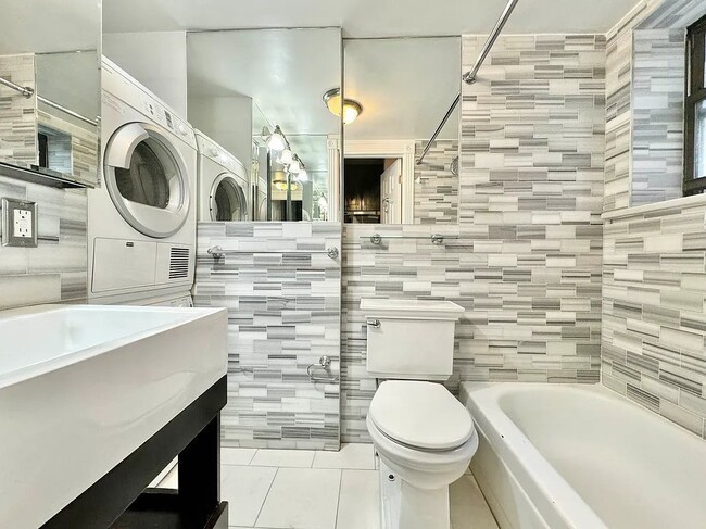 Building Photo - 225 Mott St