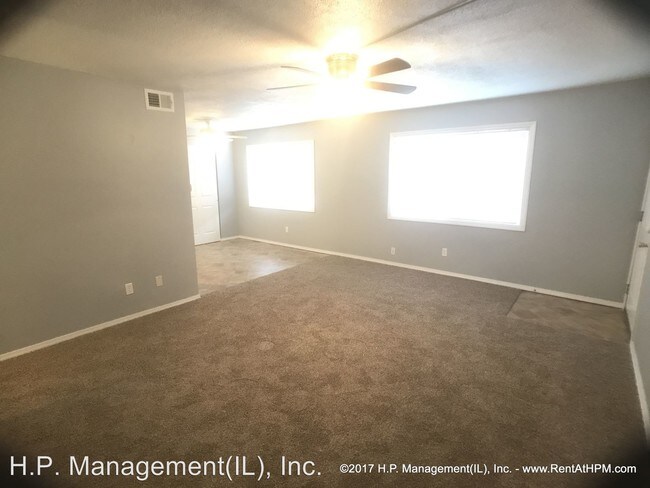 Building Photo - 1144 University Dr