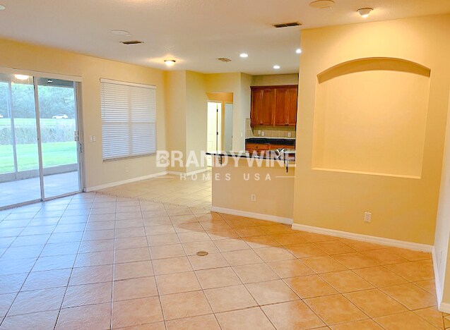 Building Photo - Special Rate!  One month FREE RENT! Welcom...