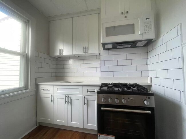 Building Photo - 109 70th St