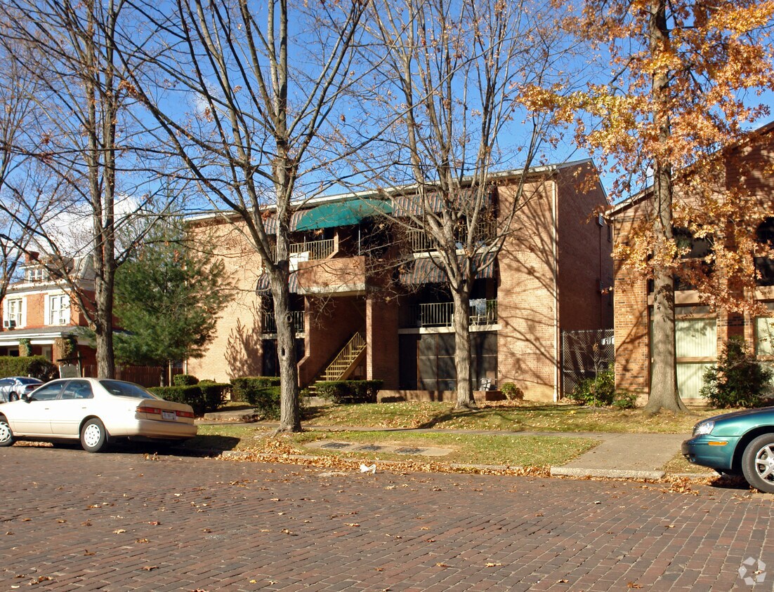 922918 10th Ave, Huntington, WV 25701 Apartments in Huntington, WV