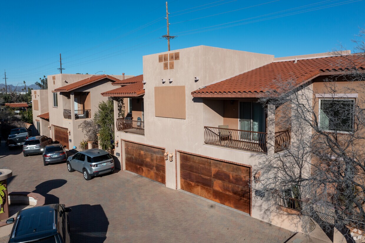 Primary Photo - 70-130 S Placita Colonia Solana
