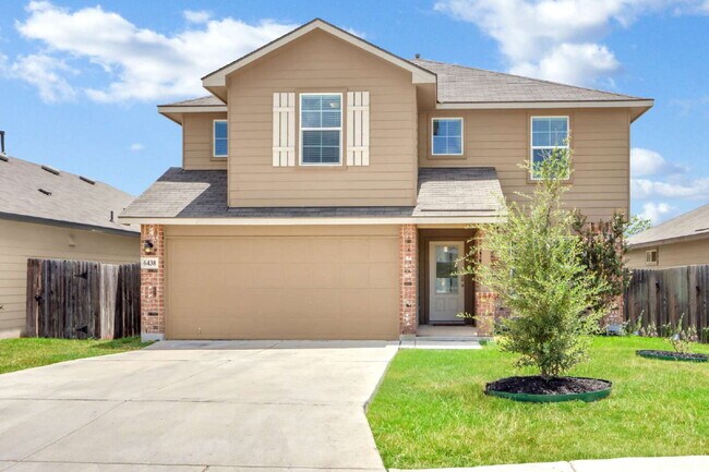 Foto del edificio - PRICE REDUCED! Spacious 5-Bedroom Sanctuary with 2.5 Baths and Washer/Dryer Included!