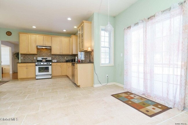 Building Photo - 7 Clearwater Ct