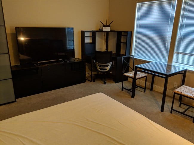 Building Photo - 10030 Orange Ave