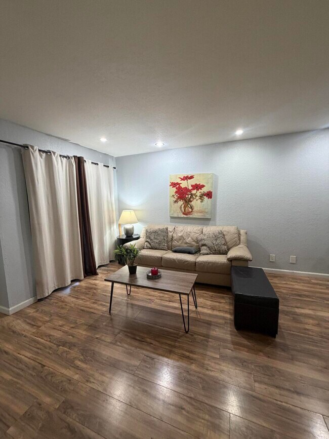 Foto del edificio - 680 N Ashurst Ct