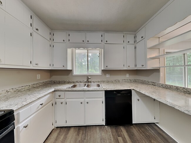 Building Photo - 5992 Monterey Dr