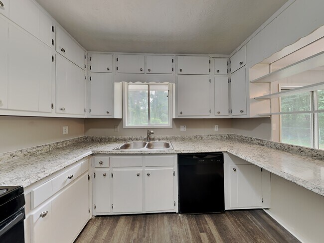 Foto del edificio - 5992 Monterey Dr