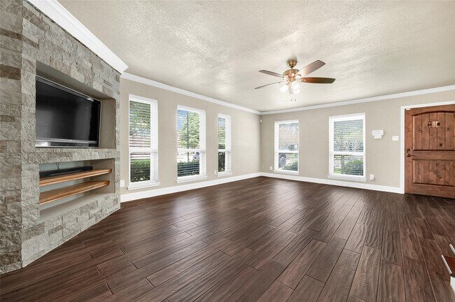 Building Photo - 5801 Lumberdale Rd