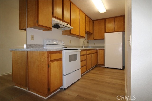Building Photo - 2800 Los Felices Cir E