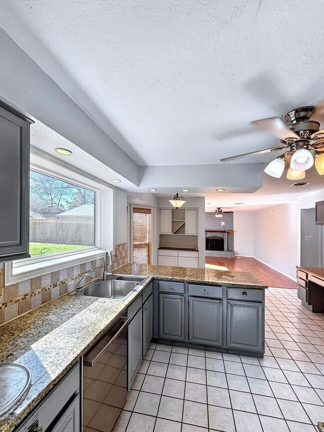 Foto del edificio - 4330 Meadow Springs Dr