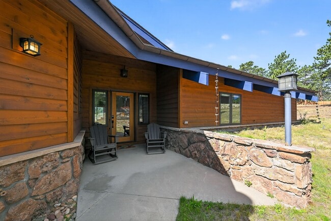 Building Photo - 350 Prospector Ln