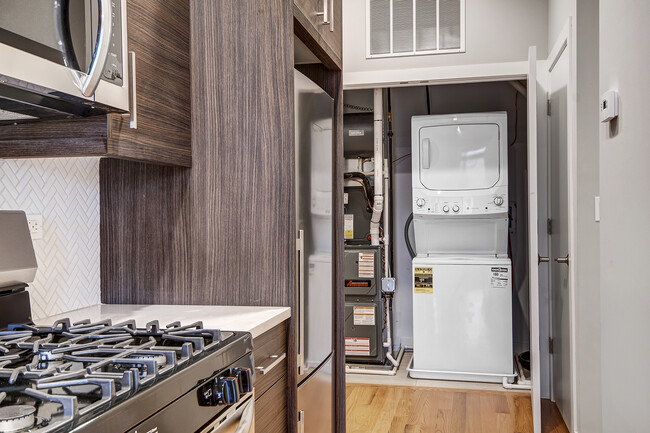 Building Photo - 1420 N Milwaukee Ave