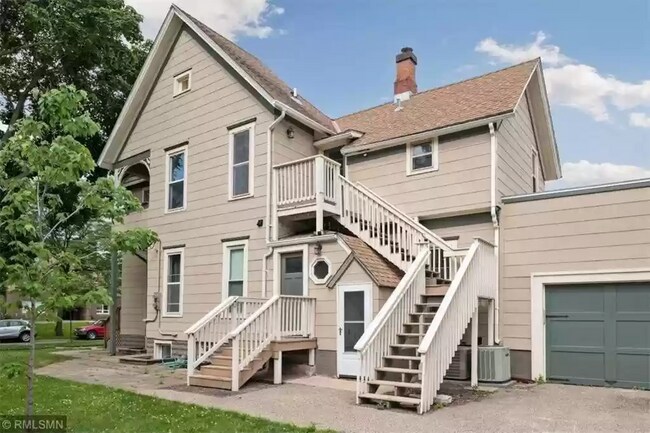 Foto del edificio - 327 5th St SE