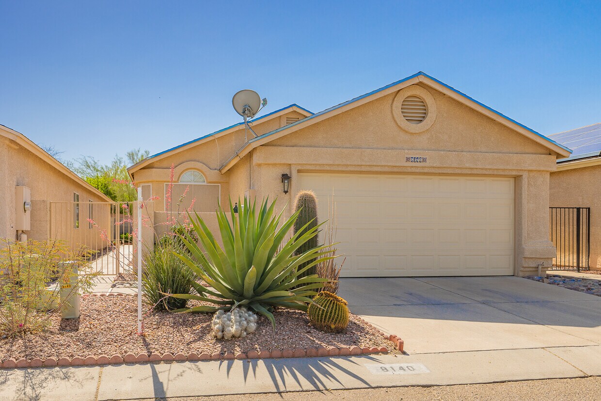 Primary Photo - 8140 N Wheatfield Dr