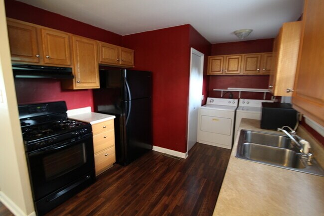 Building Photo - 3 Bed, 1 Bath Near Taylorsville Rd