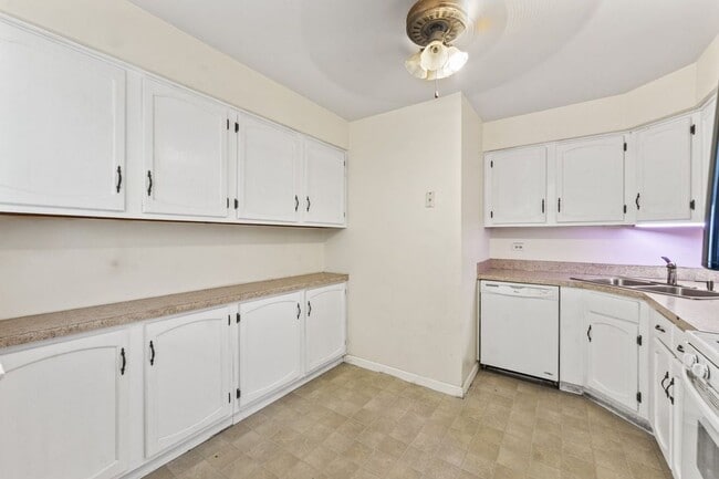 Building Photo - 225 N Gregory St