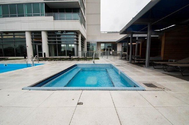 Foto del edificio - 374 N Halsted St