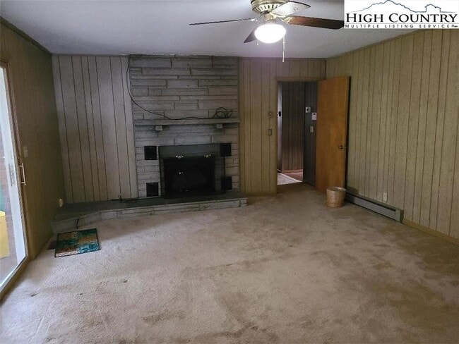 Foto del edificio - 700 Beech Mountain Pkwy