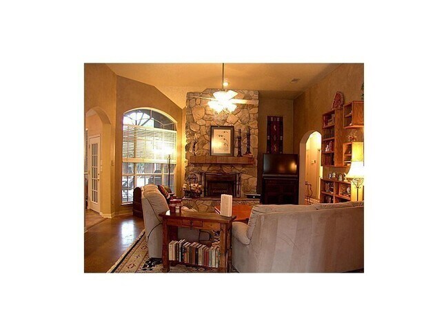 Foto del edificio - 5730 Crestwood Dr