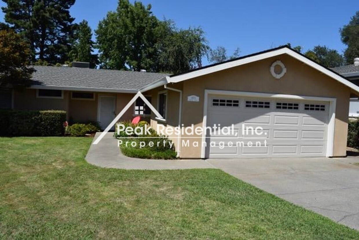 Primary Photo - Wonderful Orangevale 3bd/2ba Home with Spa...