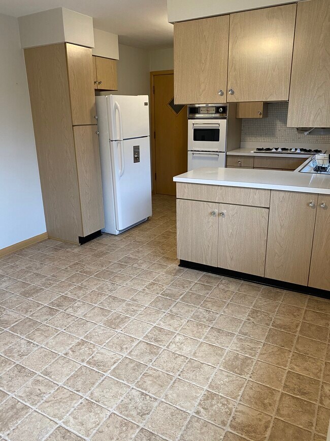 New Floors - 2721 N Nordica Ave