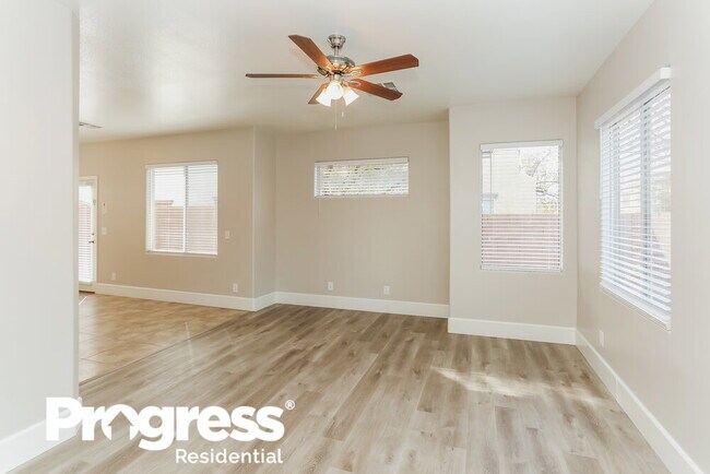 Foto del edificio - 8913 Trickling Springs Ct