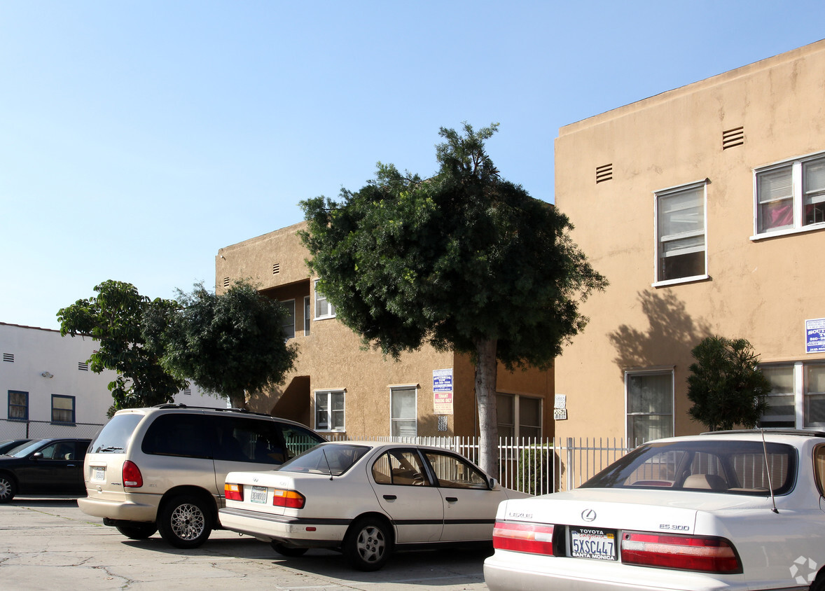 Foto del edificio - 5871 Crenshaw Blvd