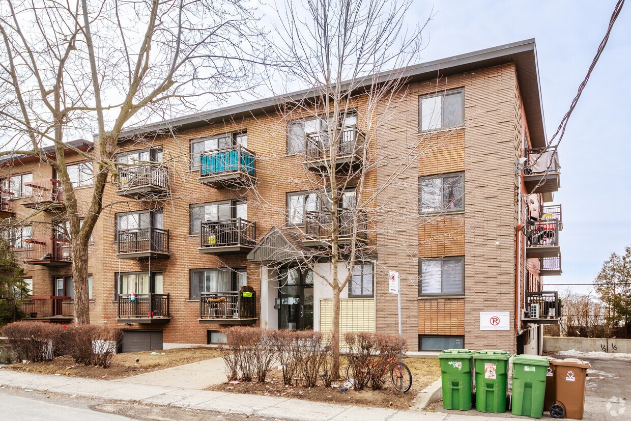Building Photo - 4270 Av Kindersley