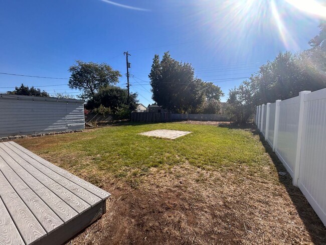 Building Photo - Charming family home