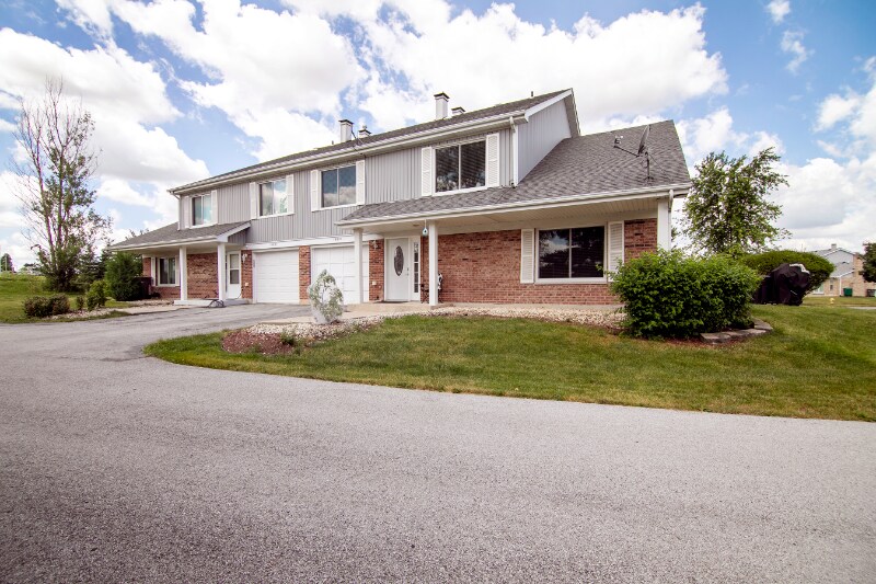 Primary Photo - 15810 Country Ct