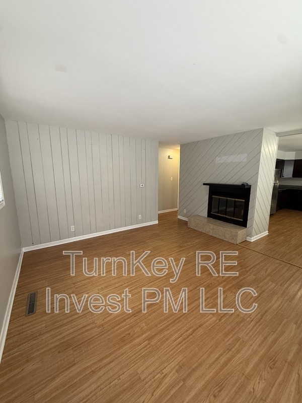 Building Photo - 803 Dorman Dr