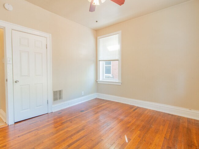Foto del edificio - 4123 Castleman Avenue, Unit 2W
