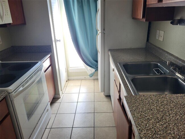 Foto del edificio - 3506 Cove View Blvd
