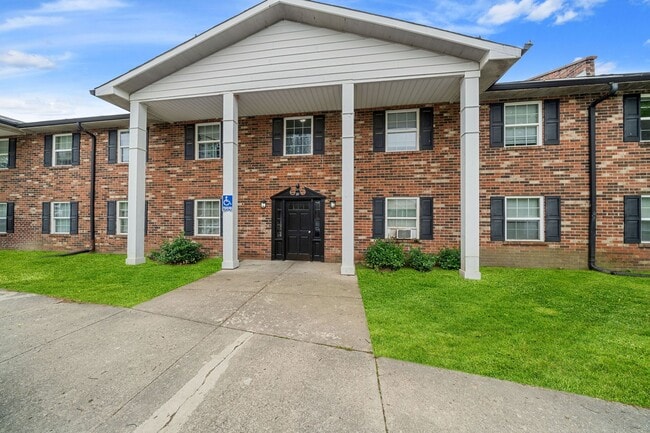 Building Photo - Colonial Oaks Apartments