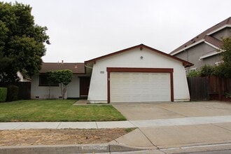 Building Photo - 39145 Cindy St