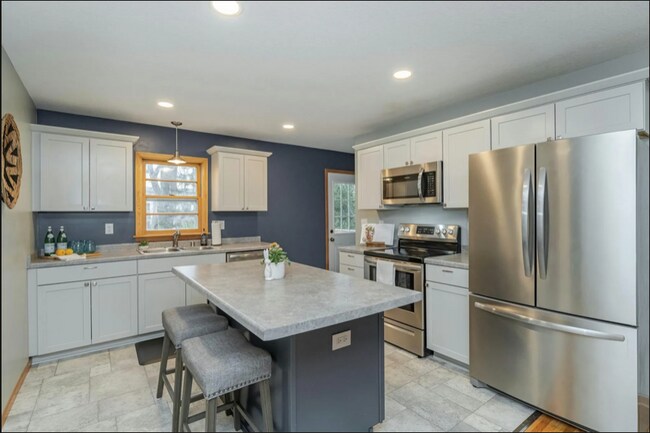 Building Photo - 1743 1st St NW